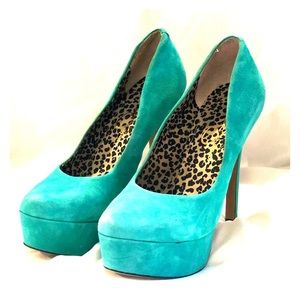 Jessica Simpson ‘Waldo’ Platform